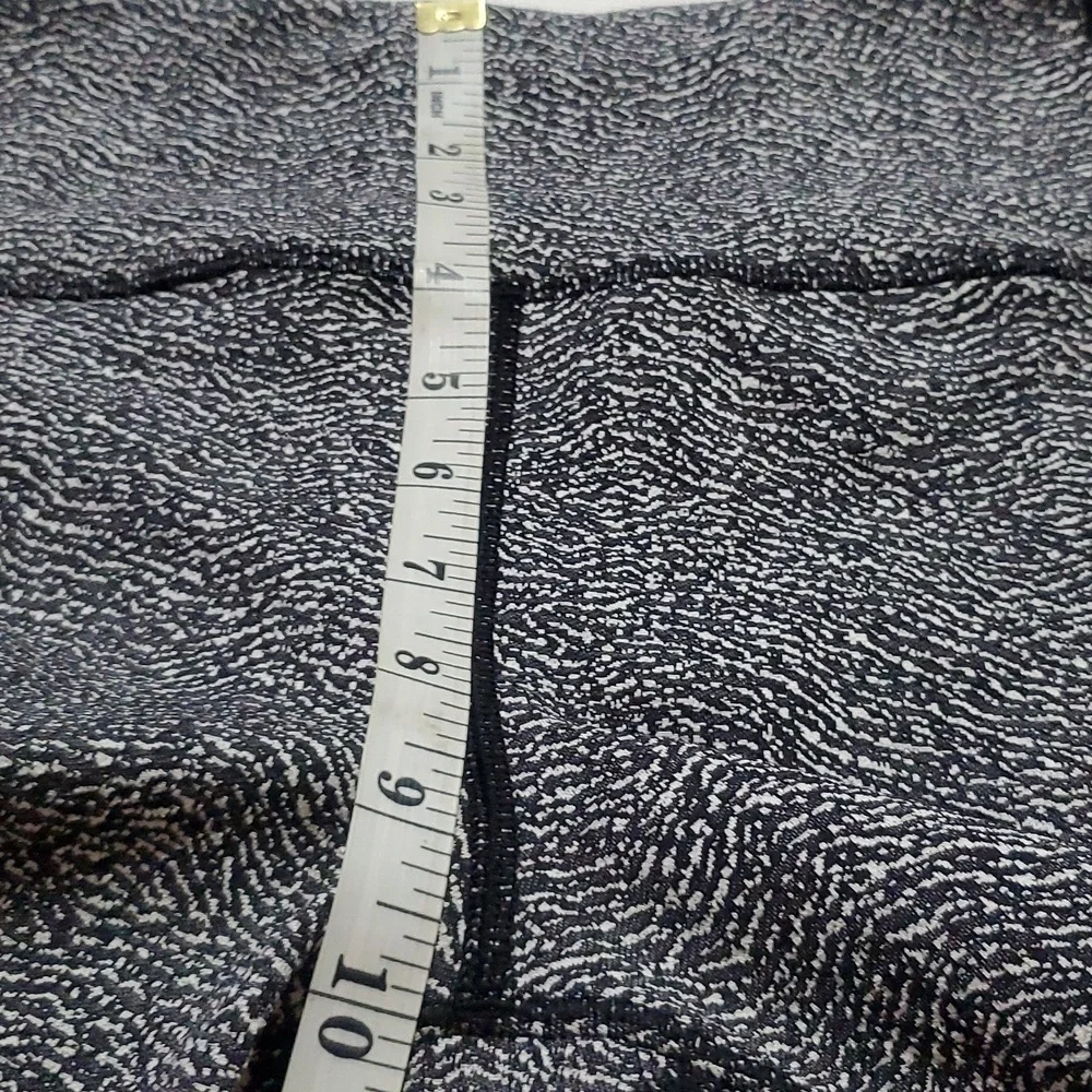 Lululemon Run It Out Tight Power Luxtreme Ripple Jacquard Black White Size 8